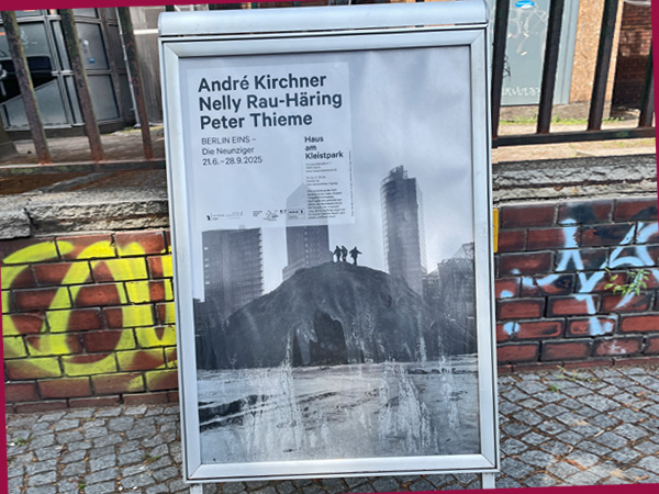 Aufsteller zur aktuellen Ausstellung (Foto: AS)