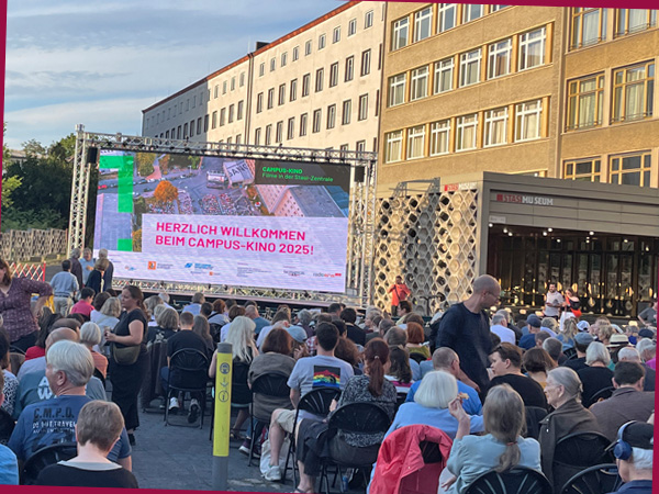 Innenhof der Stasi-Zentrale wird zum Campus-Kino (Foto: AS)