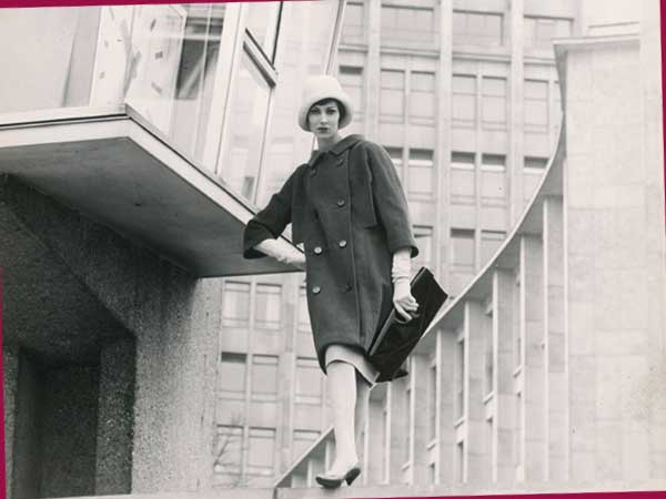 Rico Puhlmann: Roter Mantel von Lindenstaedt & Brettschneider, Kurfürstendamm 1961 ©Rico Puhlmann Archive
