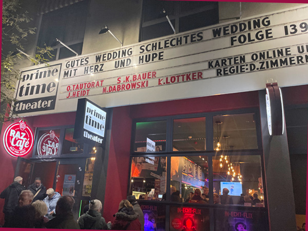 Eingang des Prime Time Theaters (Foto: AS)