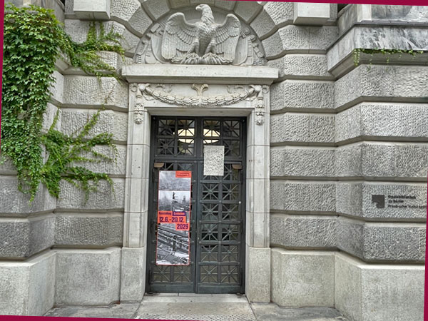 Eingang zur Staatsbibliothek in Mitte (Foto: AS)