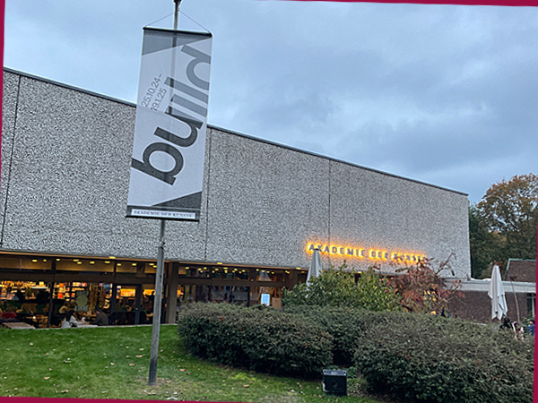 Eingang zur Akademie der Künste (Foto: AS)