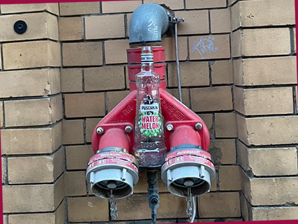 Löschwasserspeisung mit Melonenschnaps (Foto: AS)